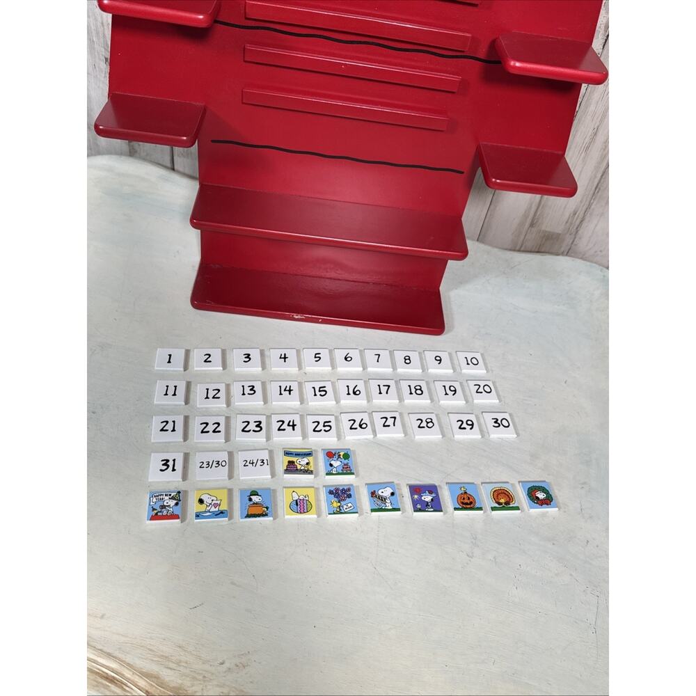 Danbury Mint Peanuts Snoopy Perpetual Calendar Doghouse And Calendar Date Tiles - Picture 2 of 11